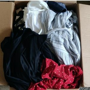 Bundle/Lot of Clothing
